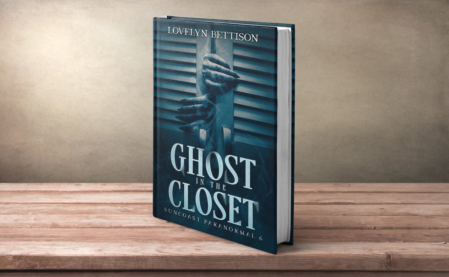 Ghost in the Closet (Suncoast Paranormal Book 6) Paperback