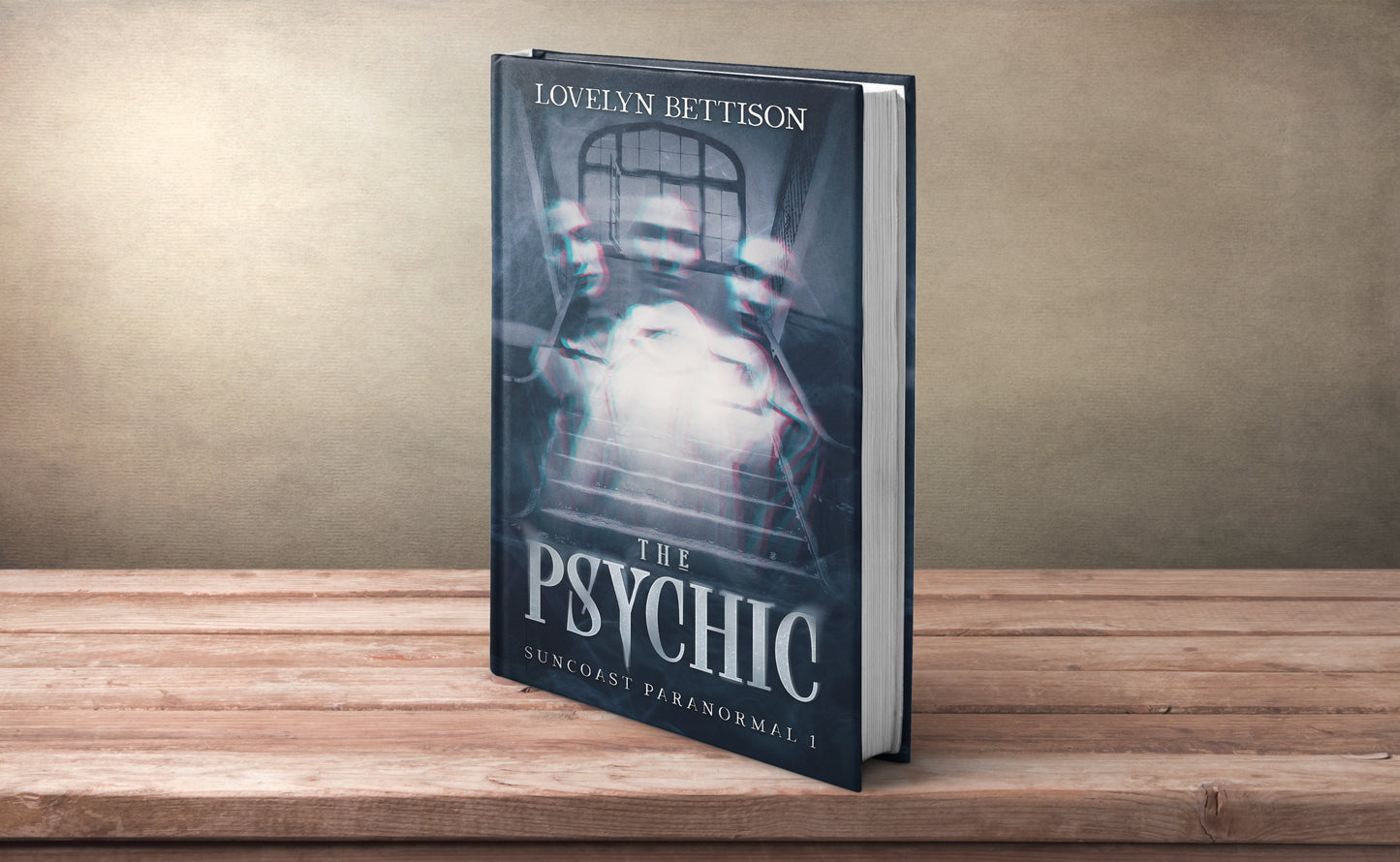 The Psychic (Suncoast Paranormal 1) Paperback